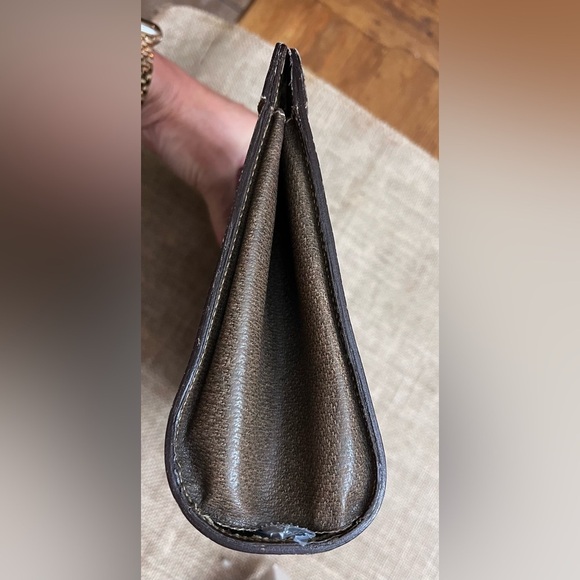 Authentic Vintage Gucci Clutch. Fair condition - Picture 4 of 11